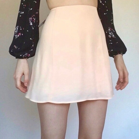 Aritzia Sunday Best Kim Skirt Peach Size 2 NWOT - Picture 1 of 3
